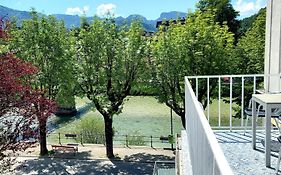 WOLKE, Apartment mit Balkon am Fluss, Zentrum, Parkplatz